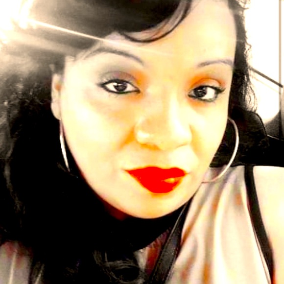 Meet your Posher, Jessica - Picture 1 of 1